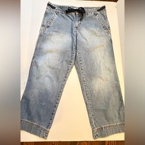 Old Navy Light Blue Cropped Jeans 100% Cotton . Size 8